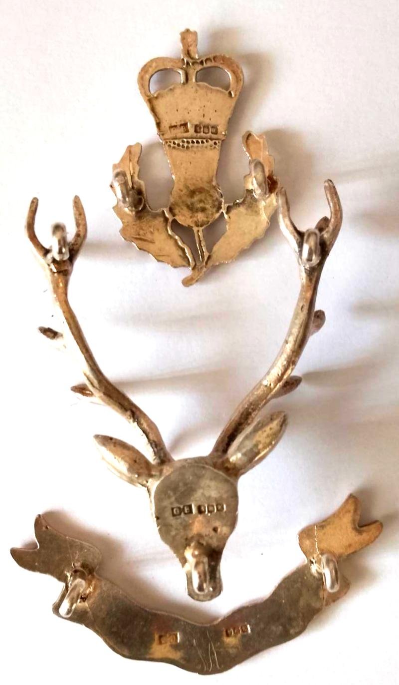 Hallmarked Silver Queens Own Highlanders Officers Cap badge — image 2