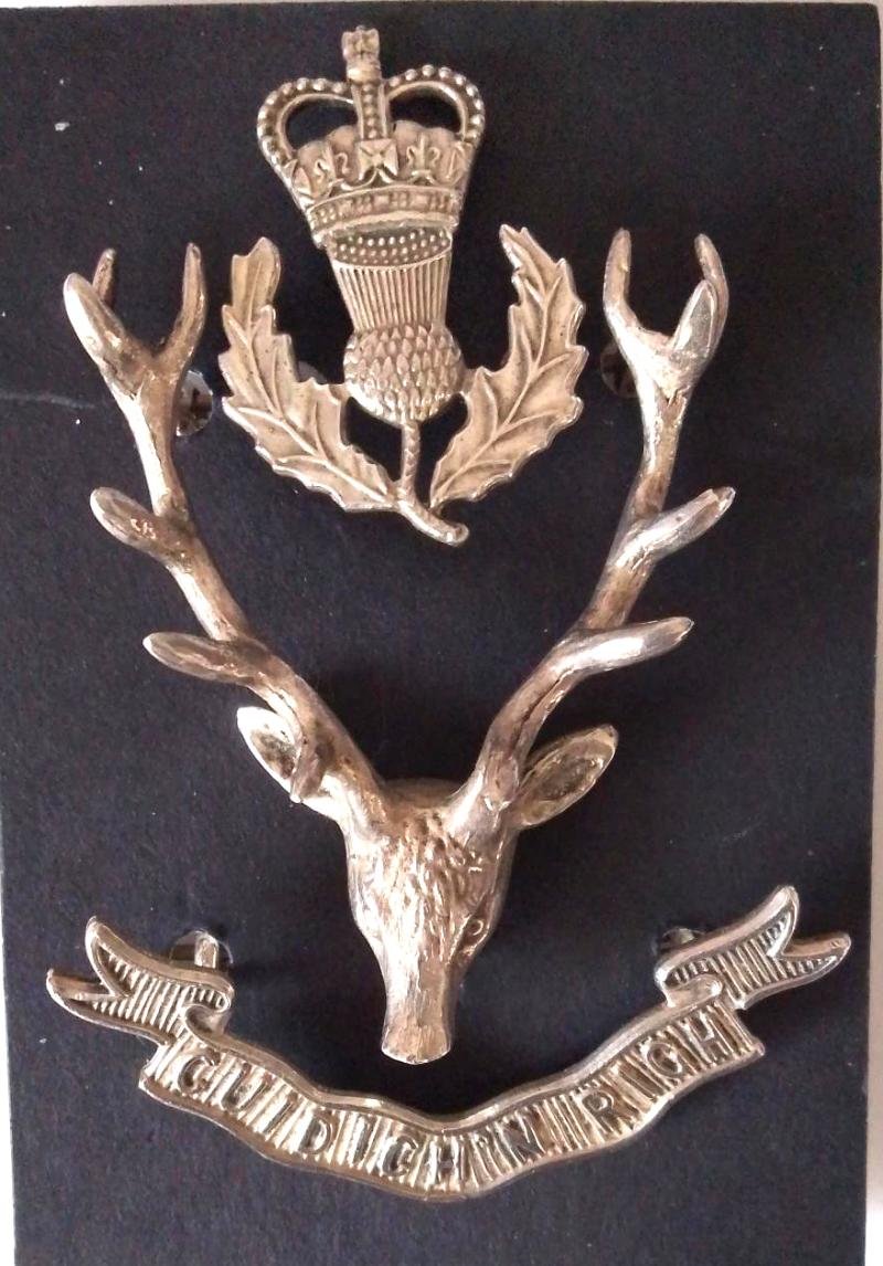 Hallmarked Silver Queens Own Highlanders Officers Cap badge — image 5