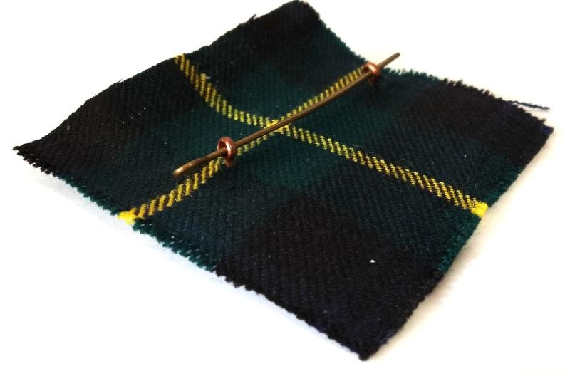 Gordon Highlanders Other Rnks Cap Badge with Backing Tartan — image 3