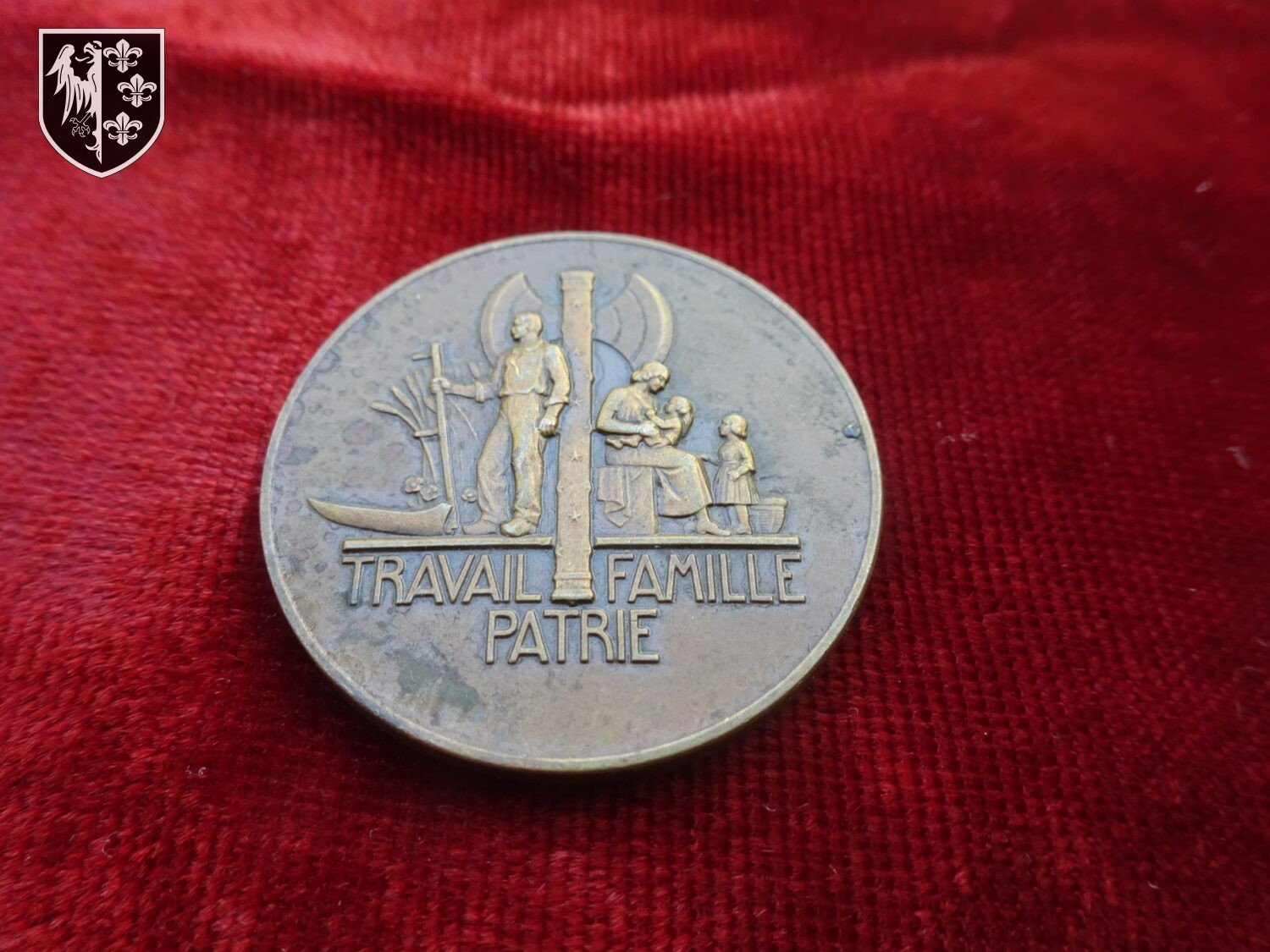 Petite médaille de table Philippe Pétain RÉSERVÉ (CD) — image 2