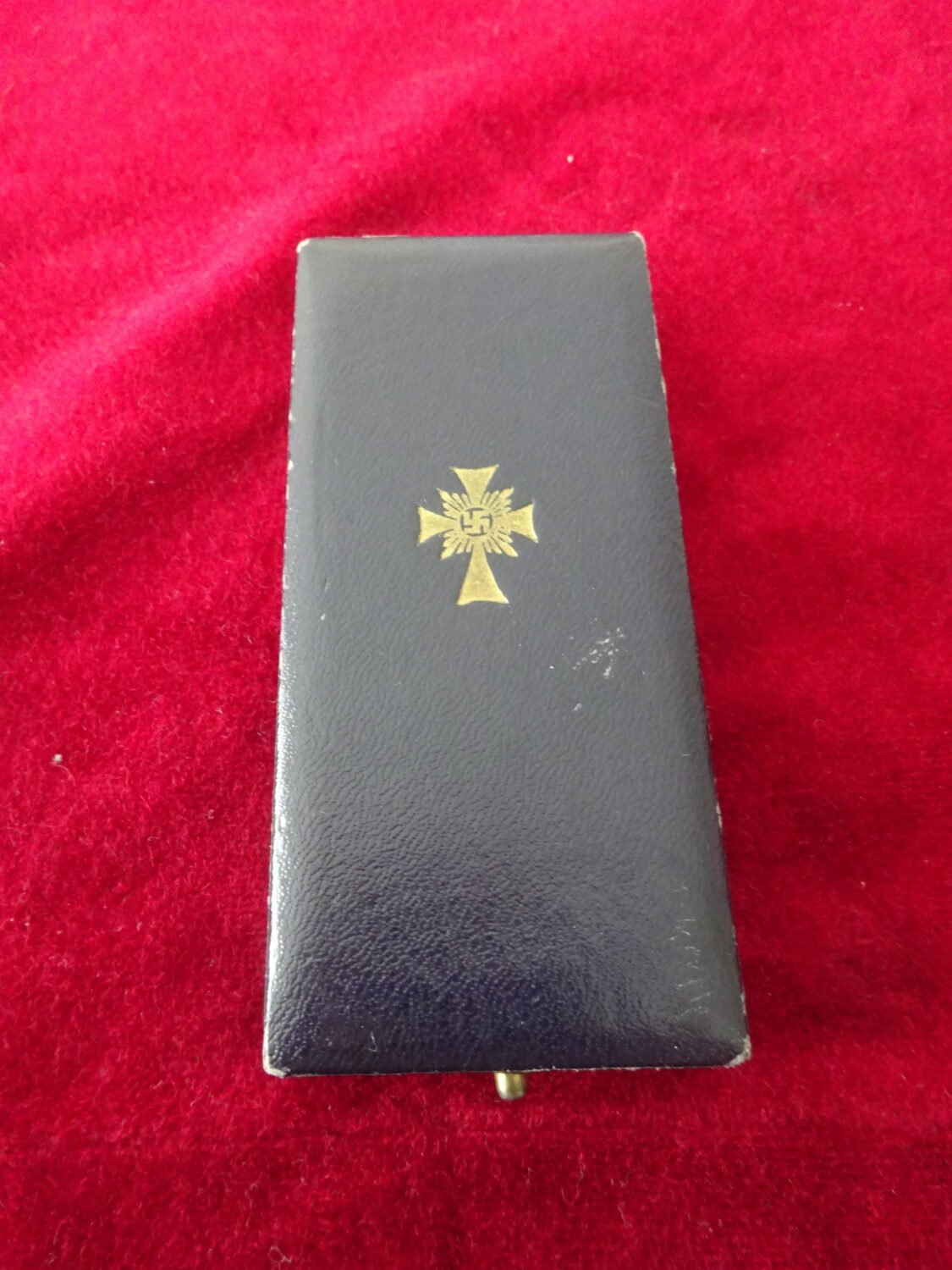 Croix des mères classe or avec son écrin — image 2