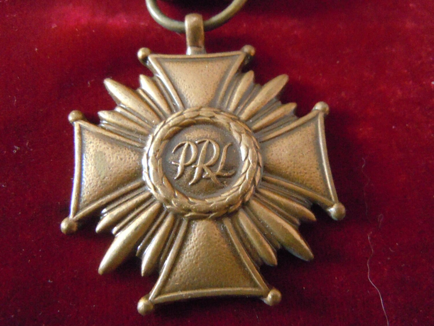 Médaille polonaise Croix du Mérite Militaire bronze — image 2
