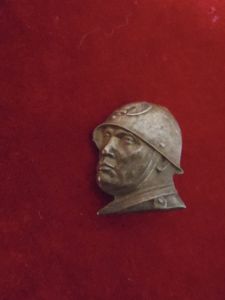 Insigne Mussolini