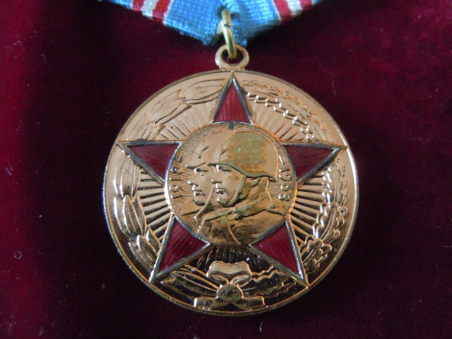 Médaille Jubilé 50 ans des forces armées URSS — image 2
