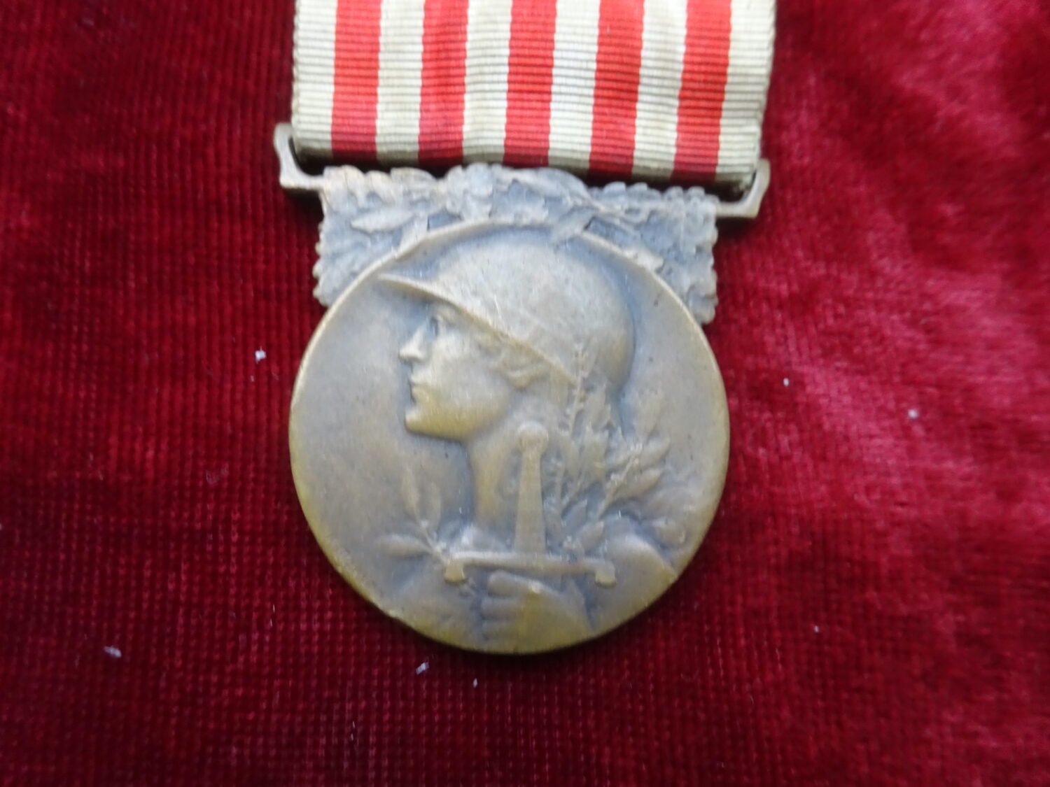 Médaille commémorative 14-18 avec sa miniature — image 2