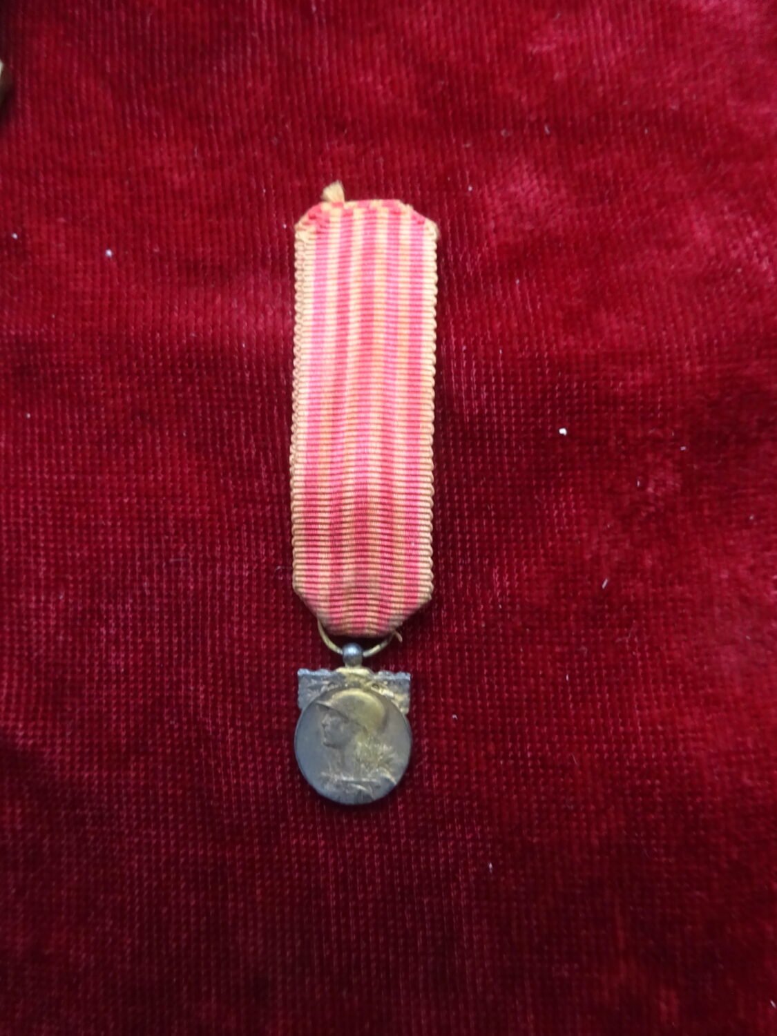 Médaille commémorative 14-18 avec sa miniature — image 5