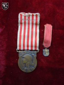 Médaille commémorative 14-18 avec sa miniature