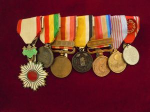 Barrette japonaise 7 médailles