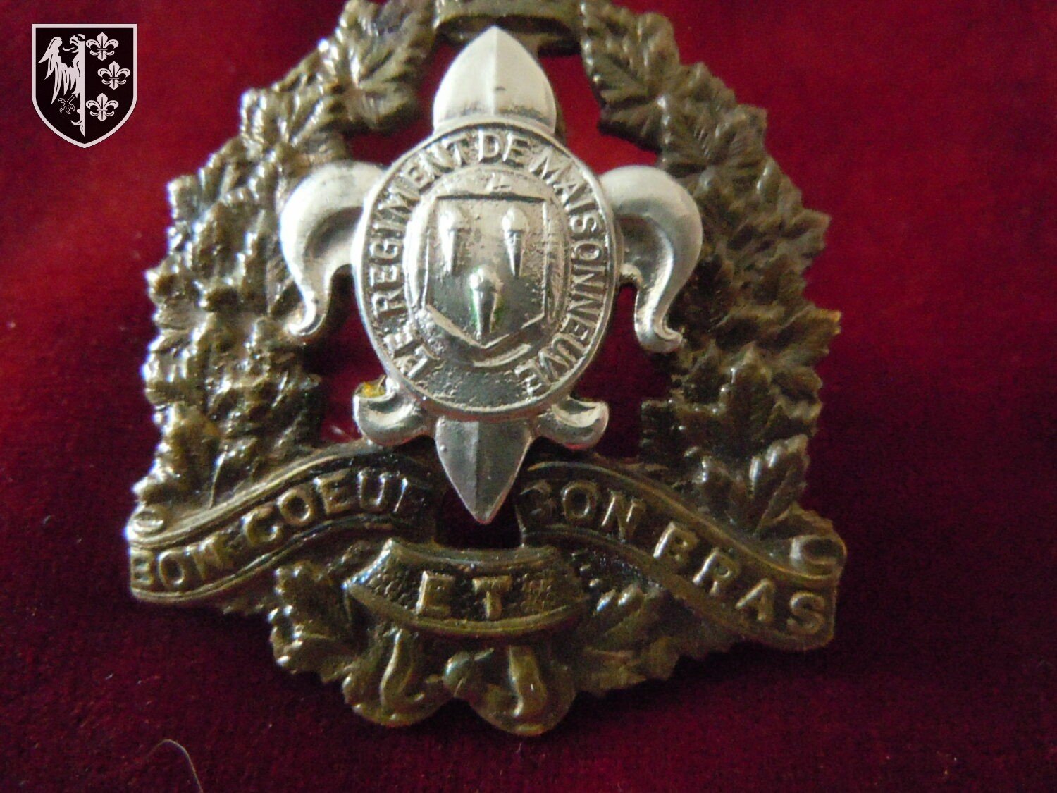 Cap badge Régiment de Maisonneuve Canada — image 2