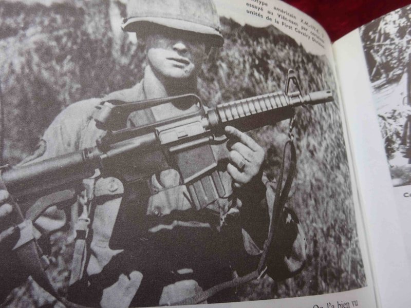 Livre Les Armes de Combat individuelles de Dominique Venner. — image 3