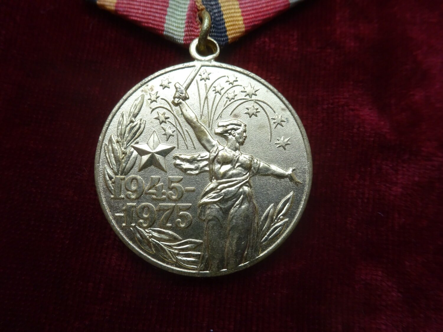 Médaille du jubilé trente ans de la Victoire — image 2