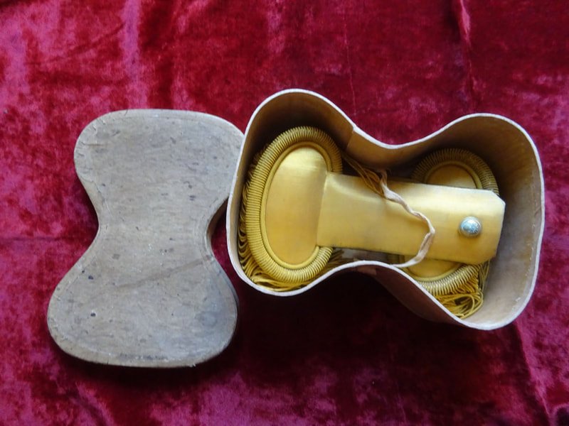 Paire d'épaulettes de capitaine d'infanterie Troisième République dans sa boîte d'origine — image 3