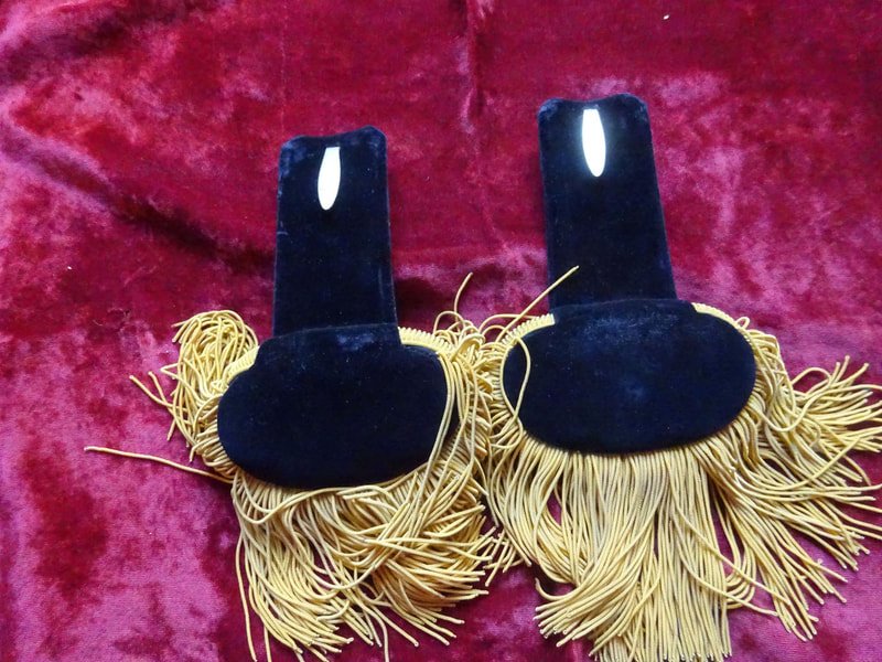 Paire d'épaulettes de capitaine d'infanterie Troisième République dans sa boîte d'origine — image 4