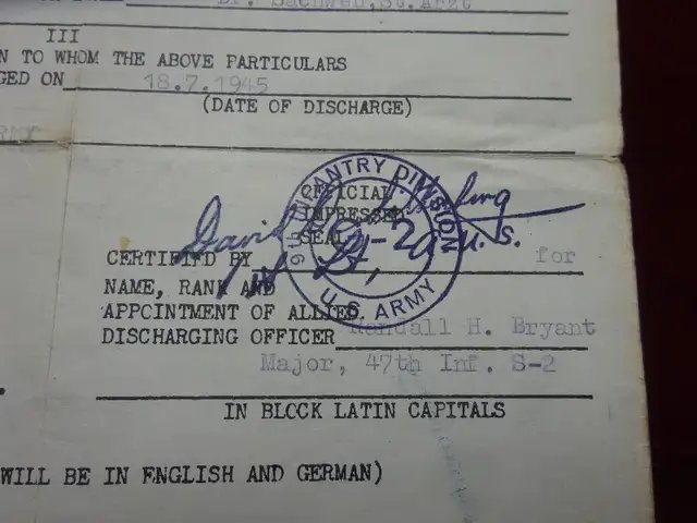 Diplôme badge des blessés classe noir accompagné de documents après guerre. — image 5