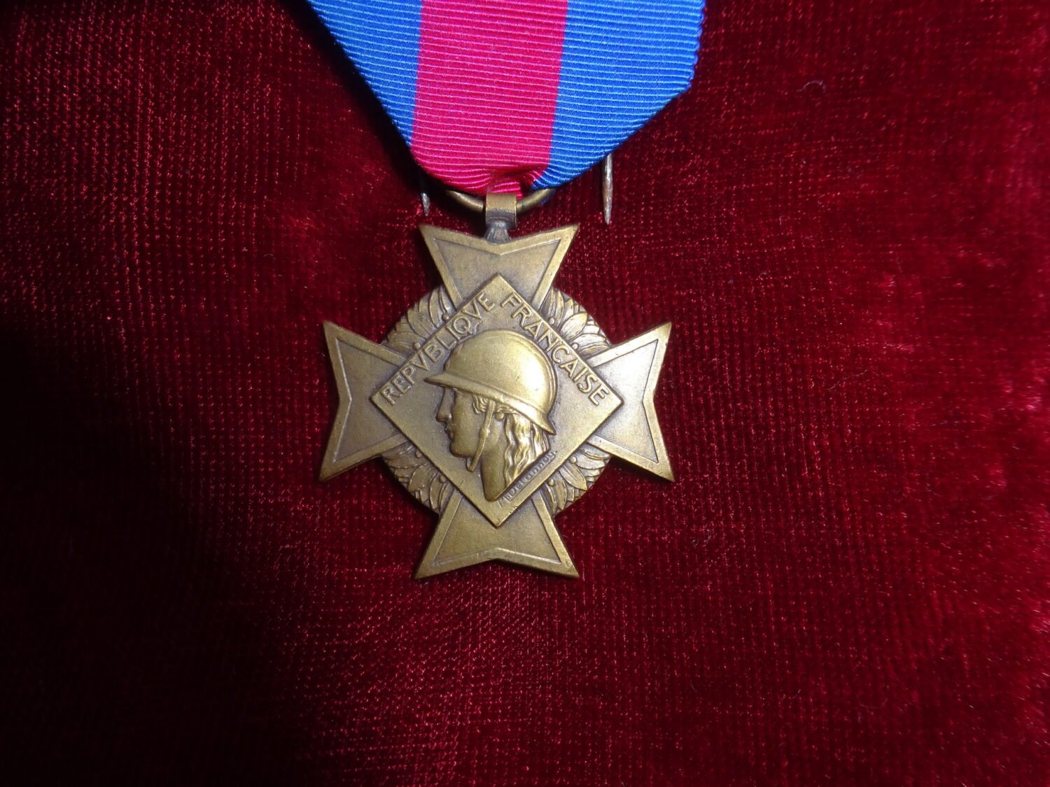Médaille Croix des Services Militaires Volontaires — image 2