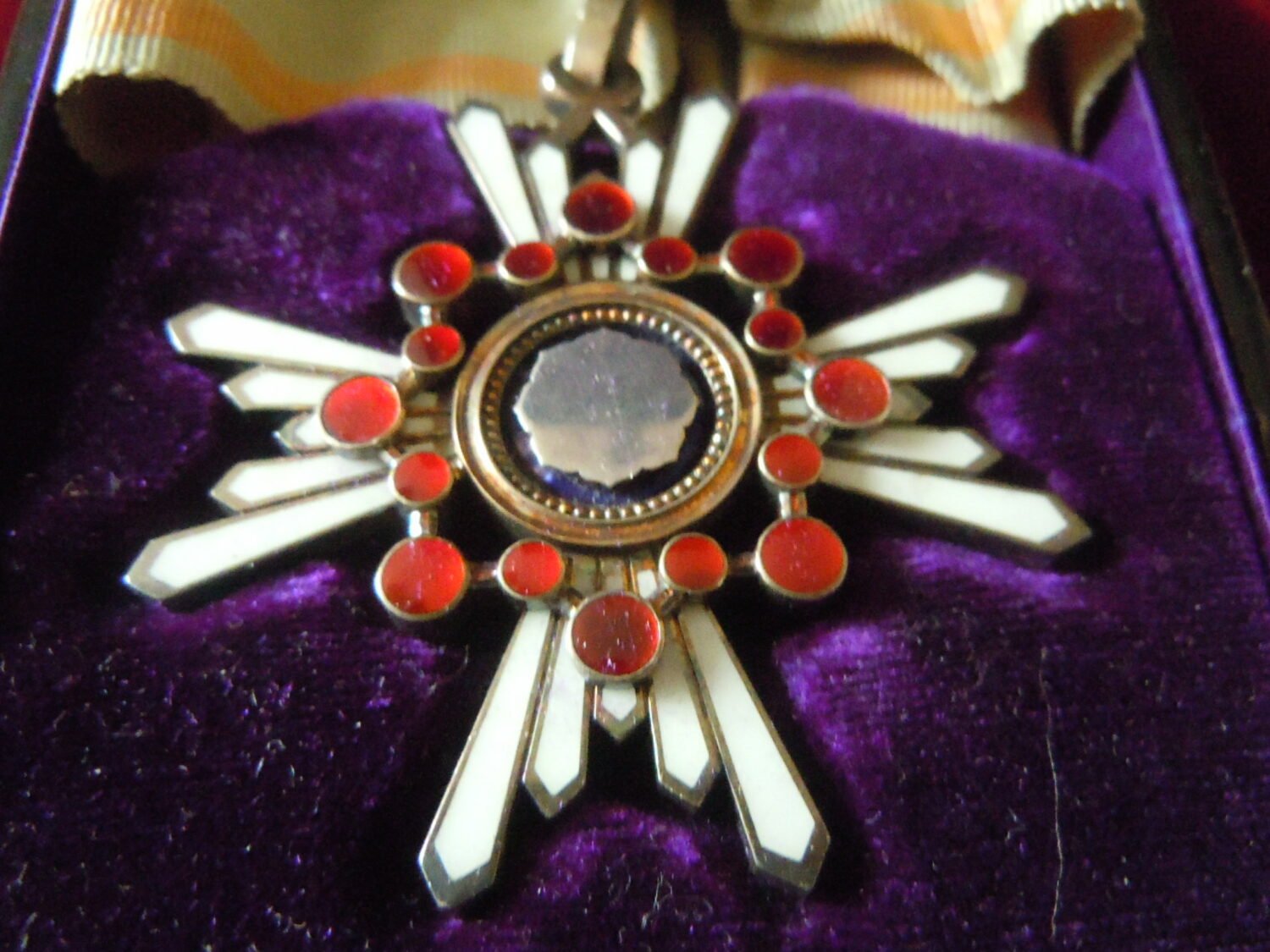 Médaille Ordre du Trésor Sacré 3e classe — image 2