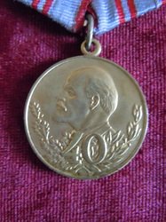 Médaille commémoration des 40 ans de l'armée soviétique — image 2