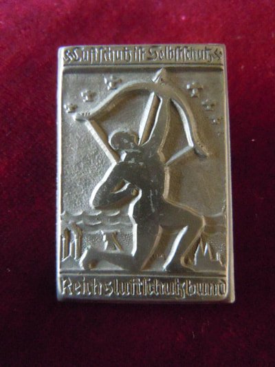 Insigne Luftschutz — image 2