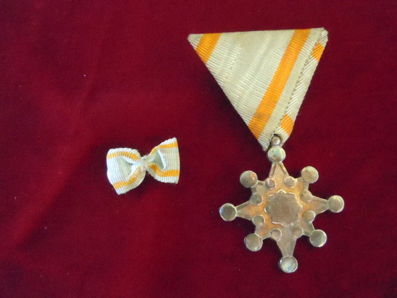 Médaille Ordre du Trésor Sacré 8eme classe avec sa boite — image 4