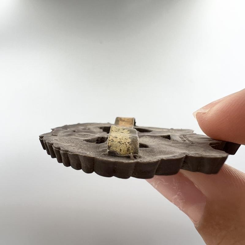 WW2 Army Air Corps Plastic Economy Issue Cap Badge — image 5