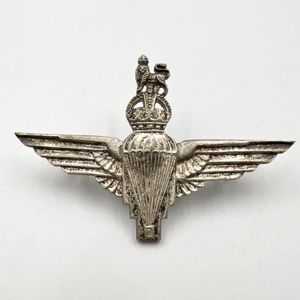 WW2 Indian Parachute Regiment Officers Silver Cap Badge