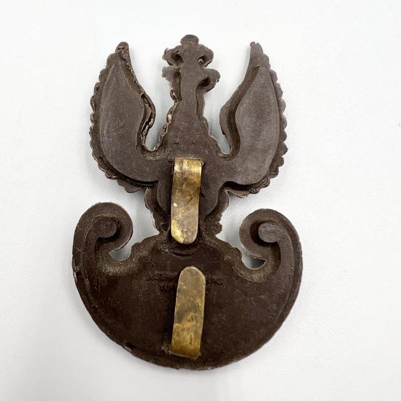 WW2 Poland Army In Exile Plastic Economy Issue Cap Badge — image 2