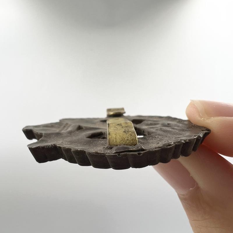 WW2 Army Air Corps Plastic Economy Cap Badge — image 4