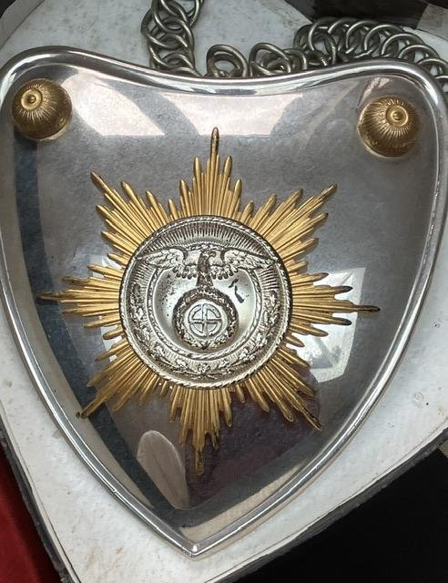 SA/ SS FAHNENTRAGER GORGET. — image 7