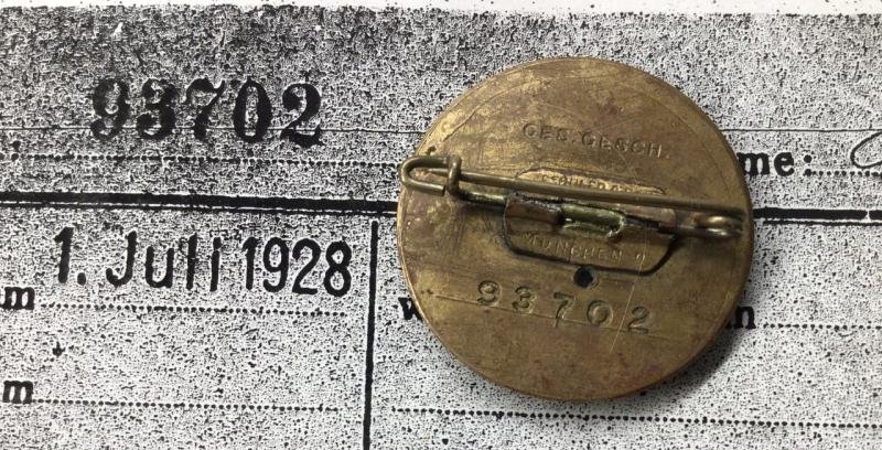 30mm GOLD PERTY BADGE, WITH NAME. — image 2