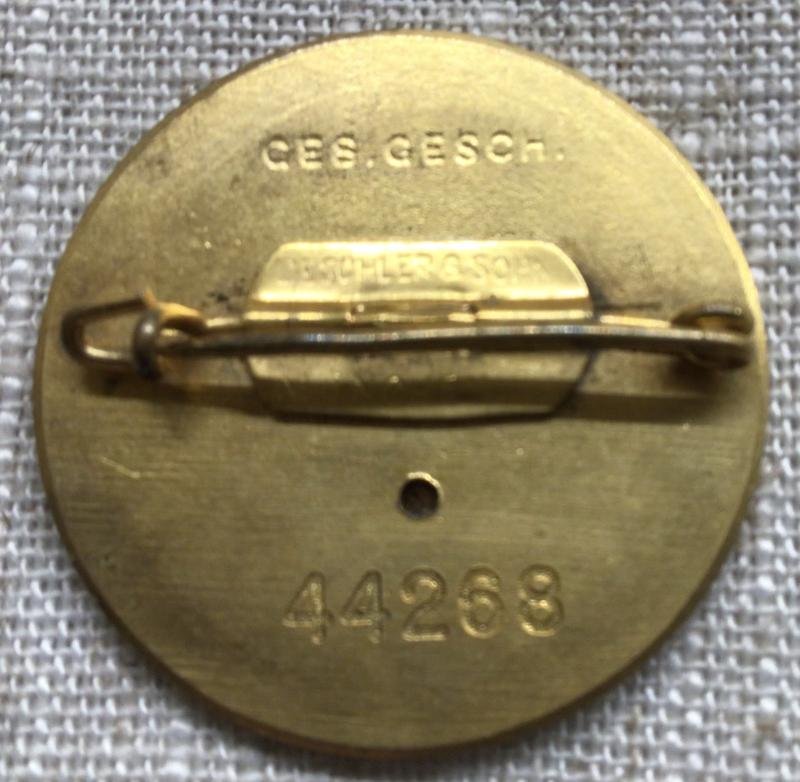 LGE GOLD PARTY BADGE IN GEM CONDITION. — image 2