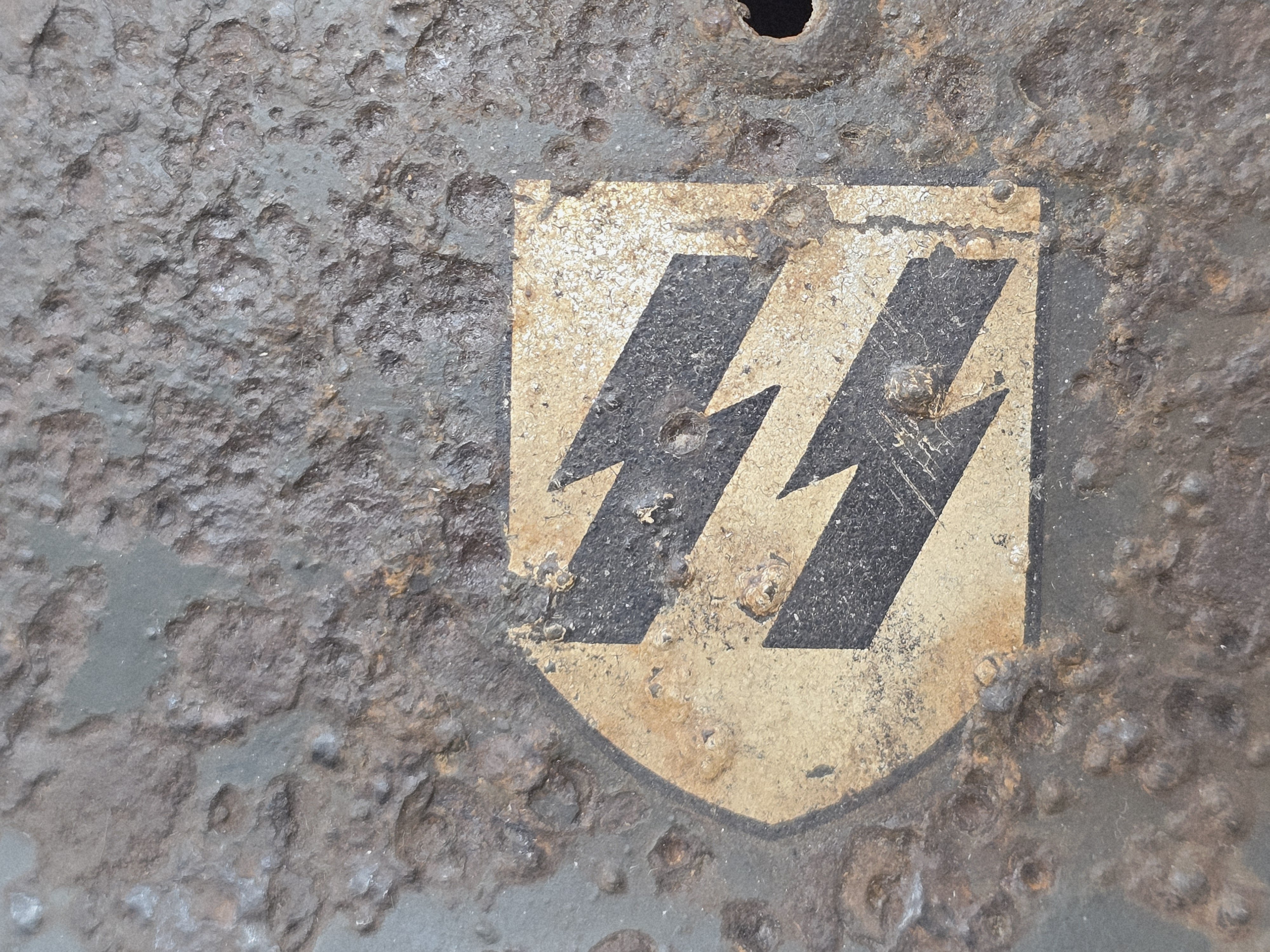 Really Killer Quist Battlefield Helmet — image 10