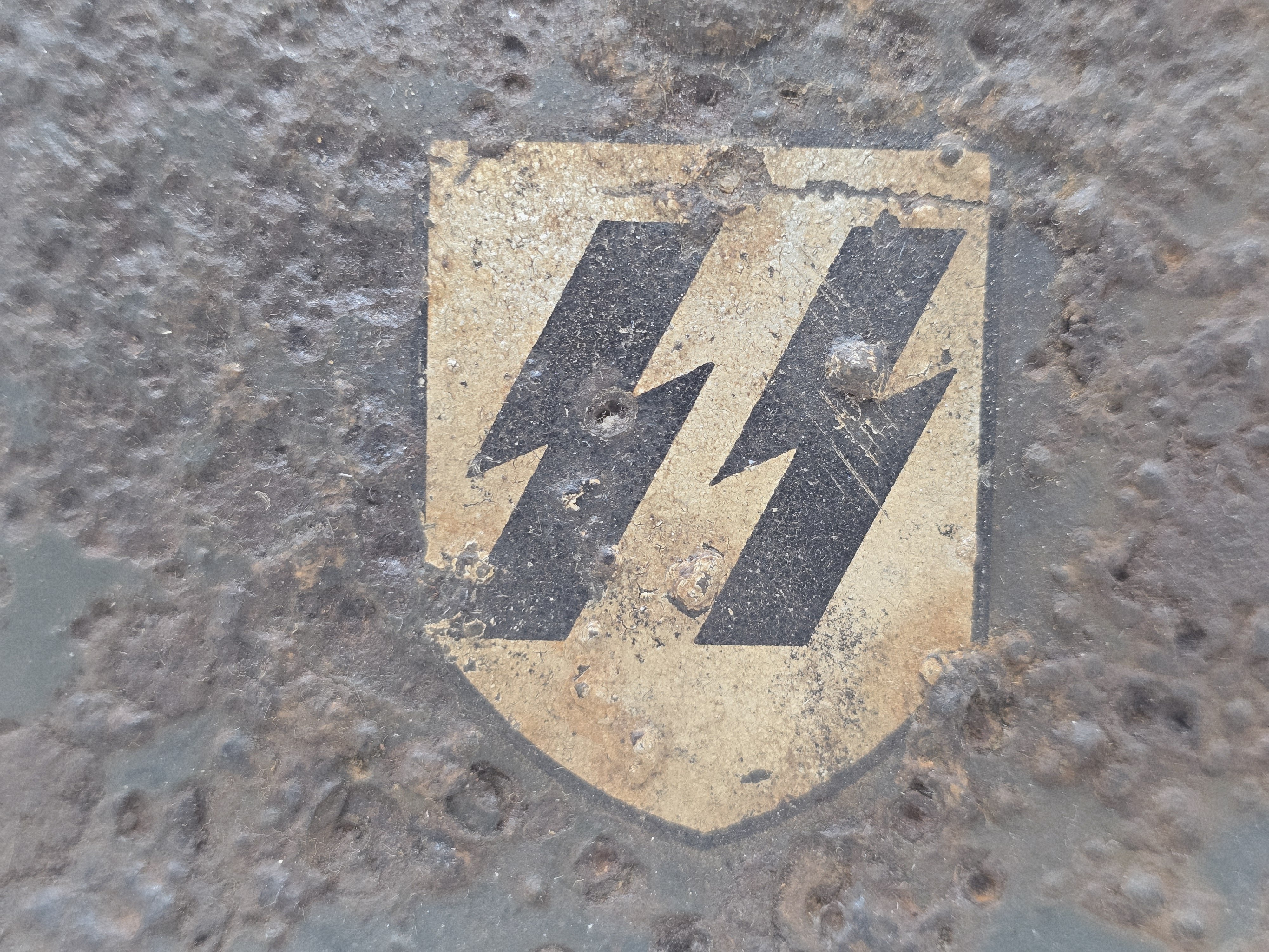 Really Killer Quist Battlefield Helmet — image 2