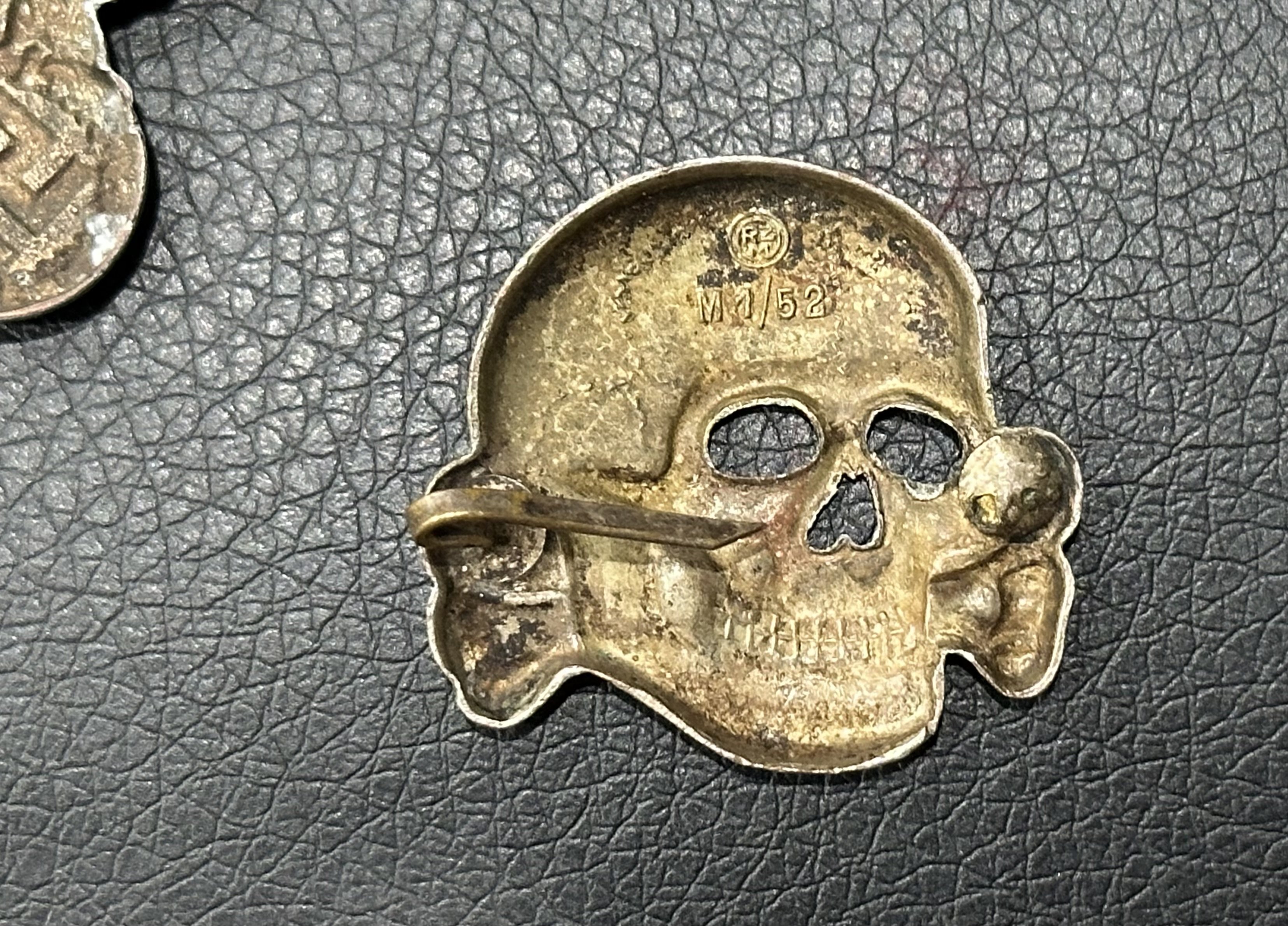 SS Visor Skull & Eagle M1/52 M/8-Deschler Wagner Cupal — image 4