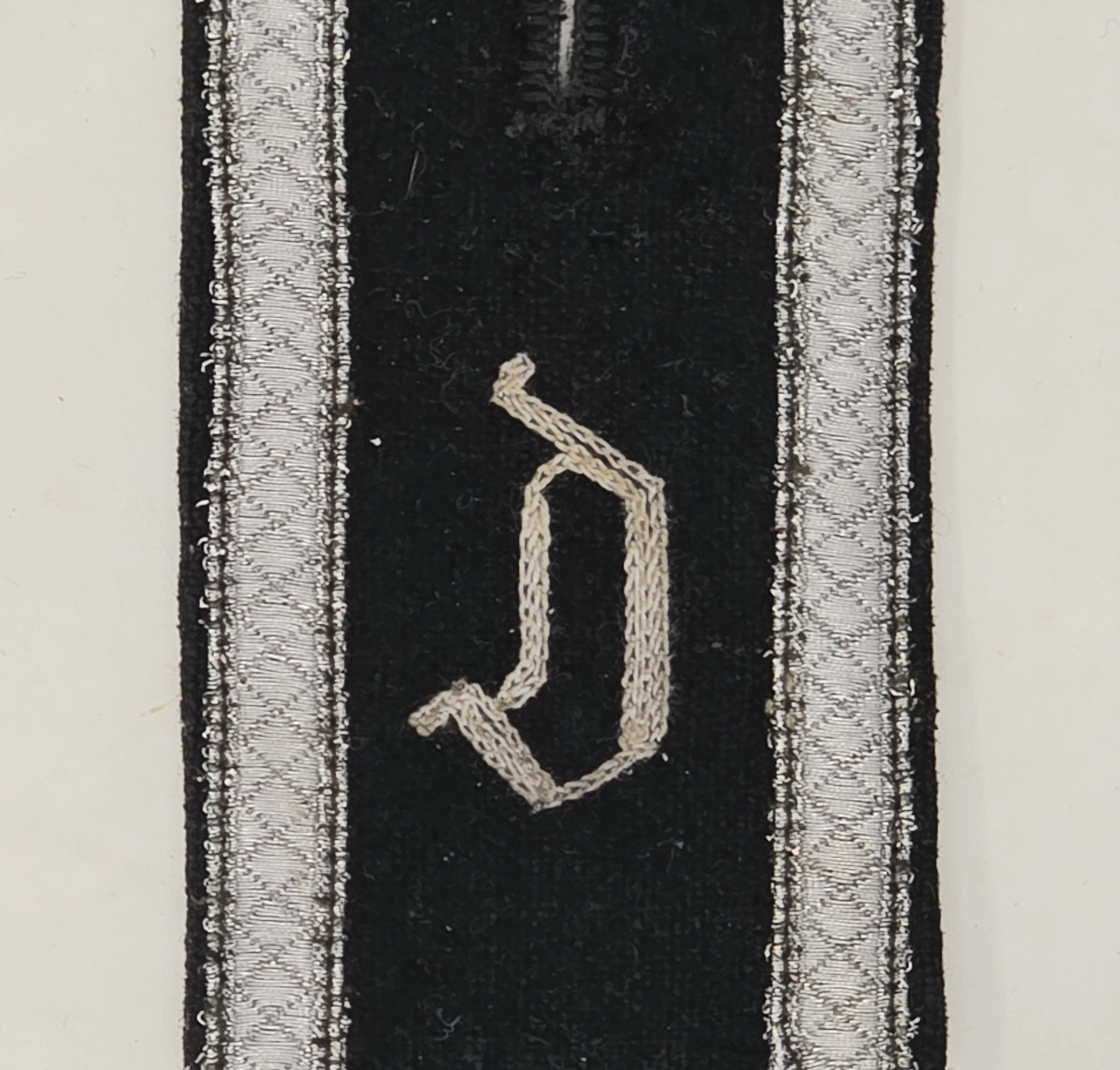 Fine, Rare Set of SS-VT ,,Deutschland' Shoulderstraps, Chain-stitch 'D' — image 6