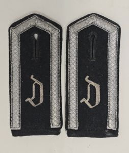 Fine, Rare Set of SS-VT ,,Deutschland' Shoulderstraps, Chain-stitch 'D'