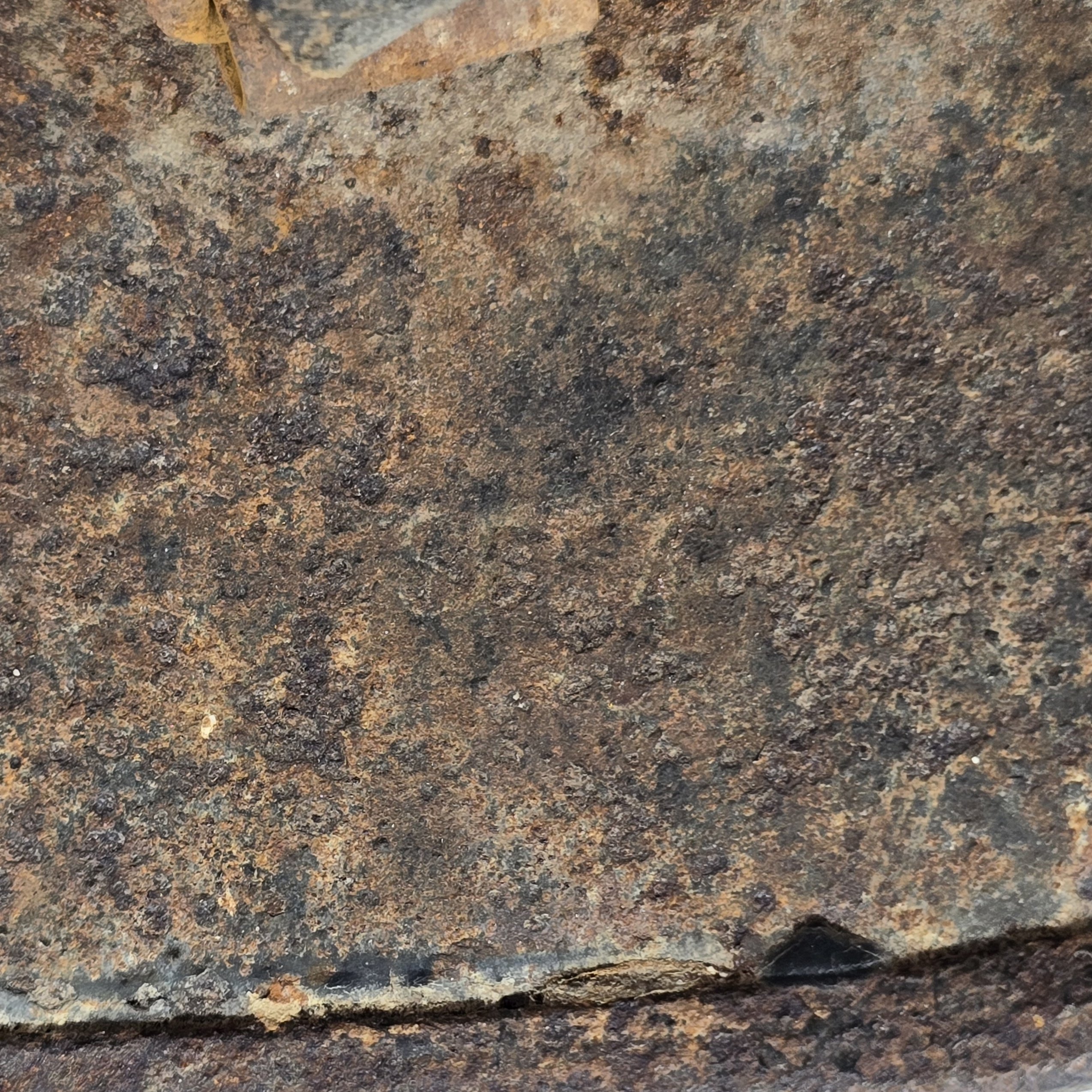 Heavily Service Used Winter Camo Heer Helmet, SE64 — image 6