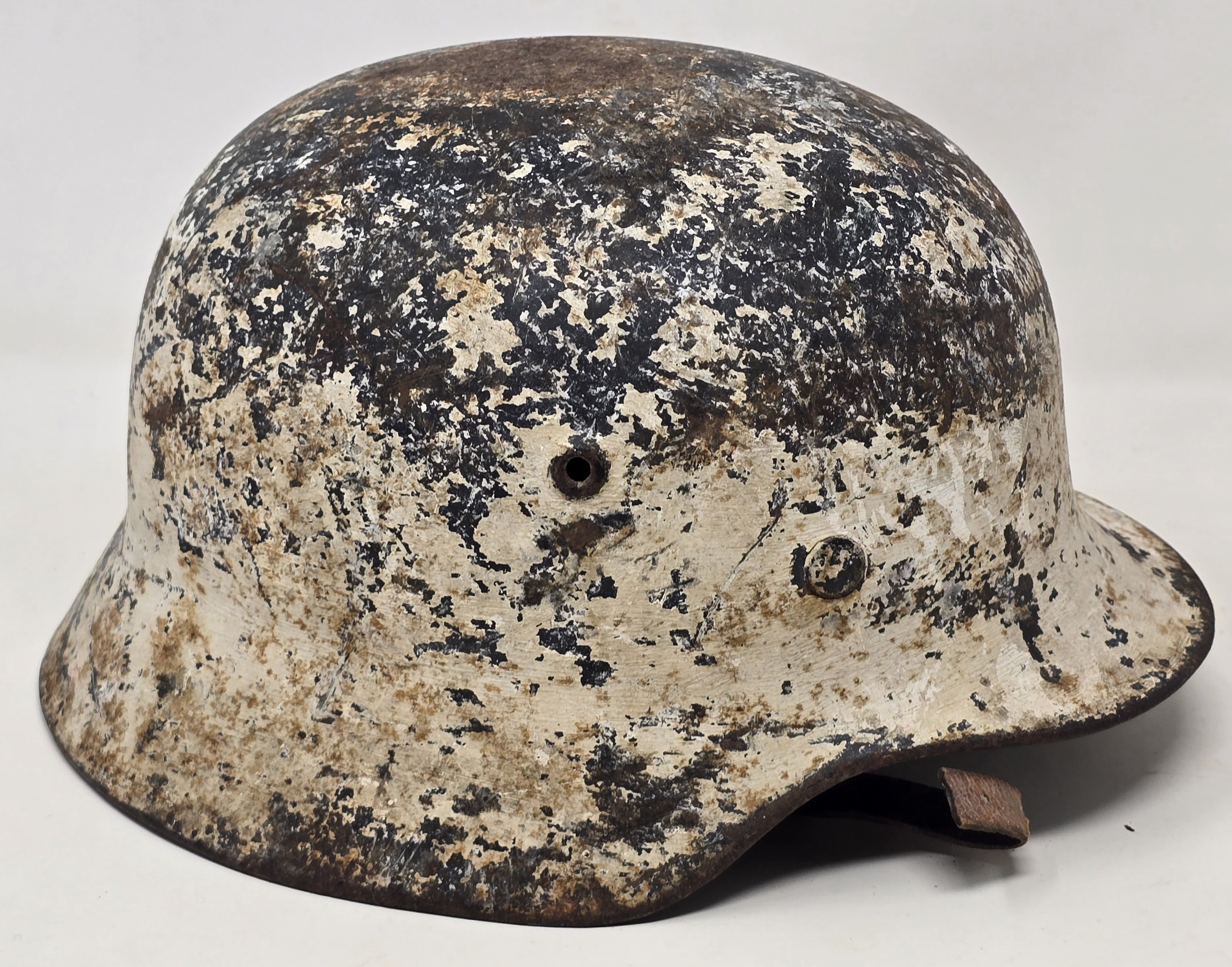 Heavily Service Used Winter Camo Heer Helmet, SE64 — image 7