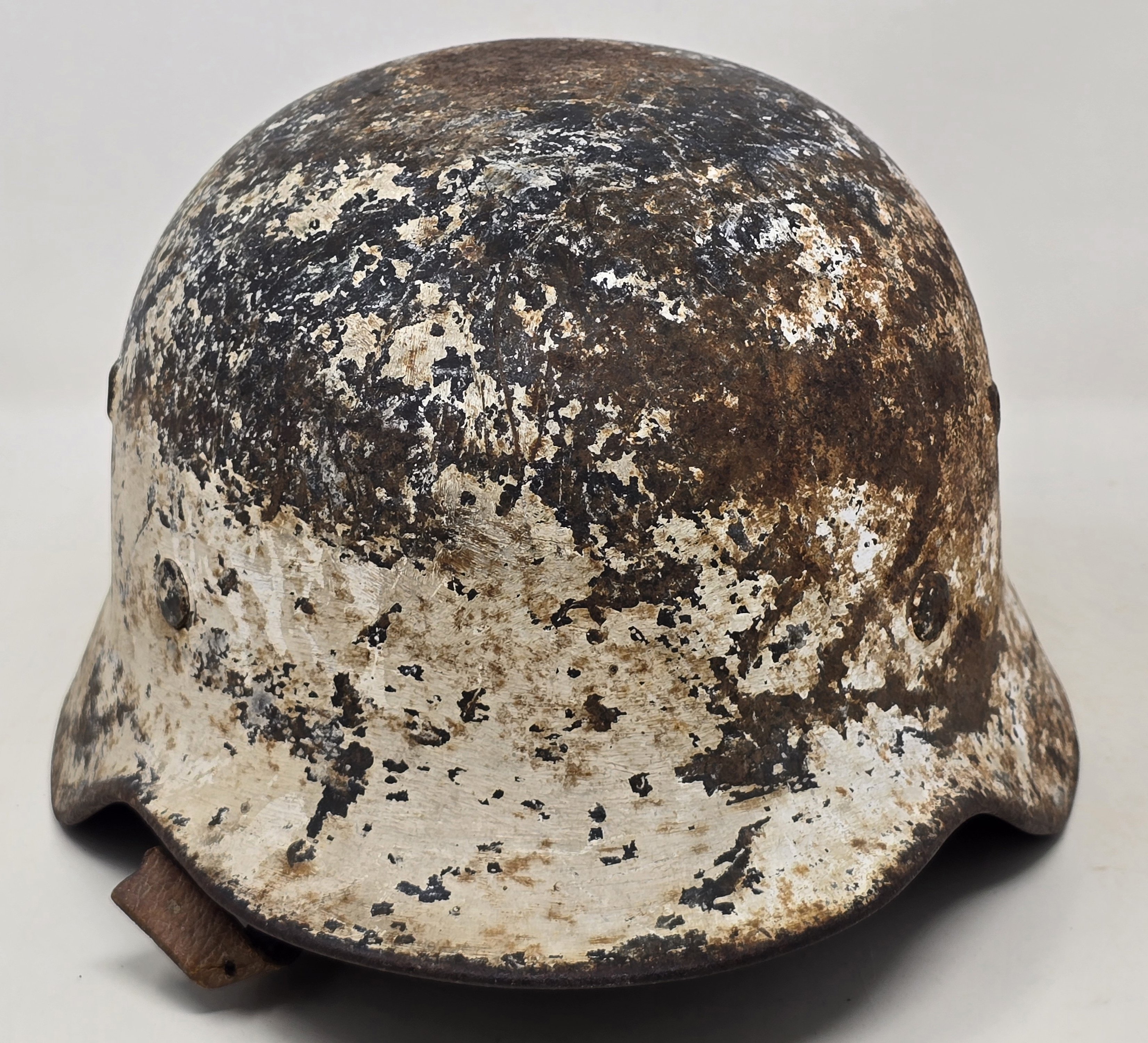 Heavily Service Used Winter Camo Heer Helmet, SE64 — image 8