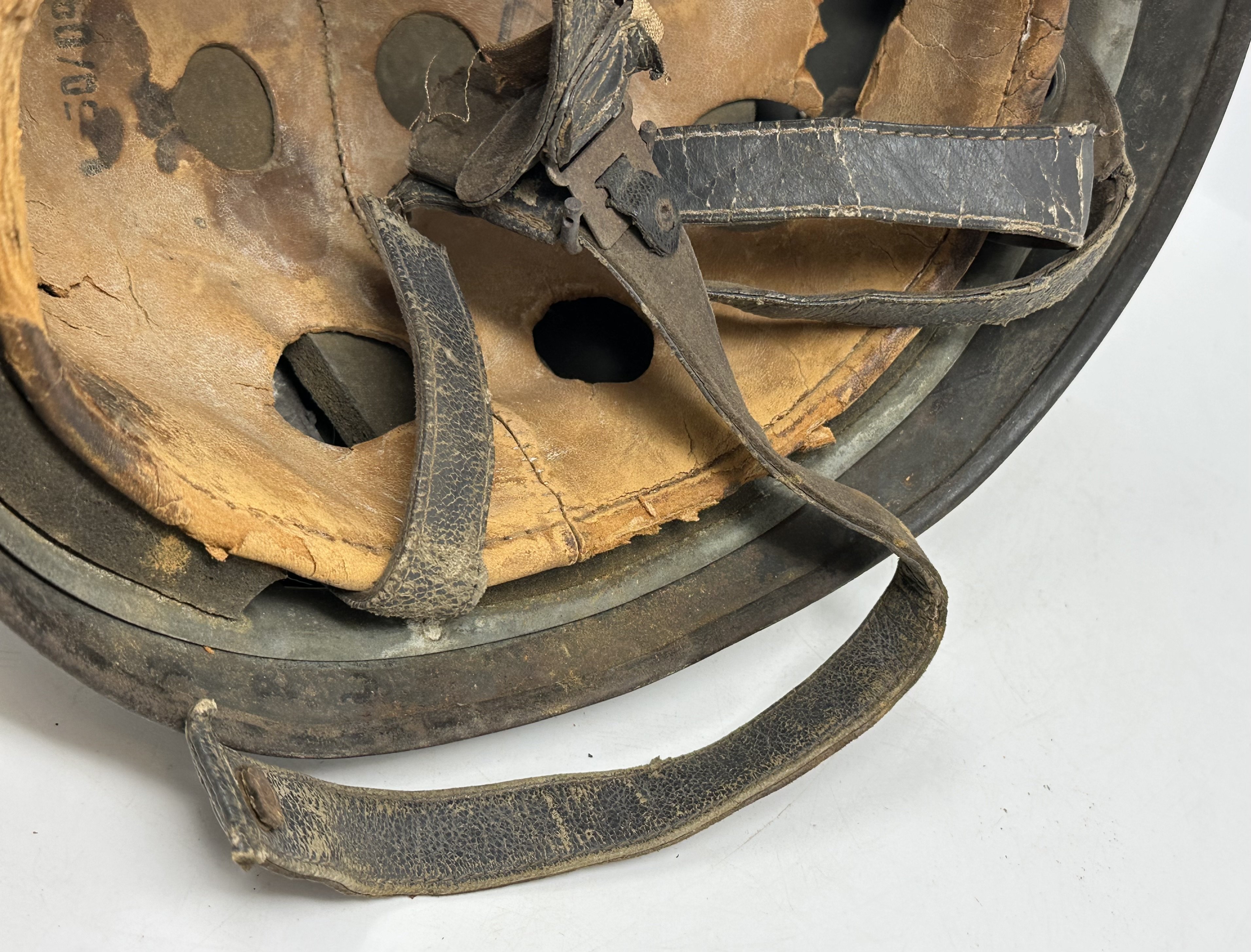 FJ Paratrooper No Decal Helmet — image 9