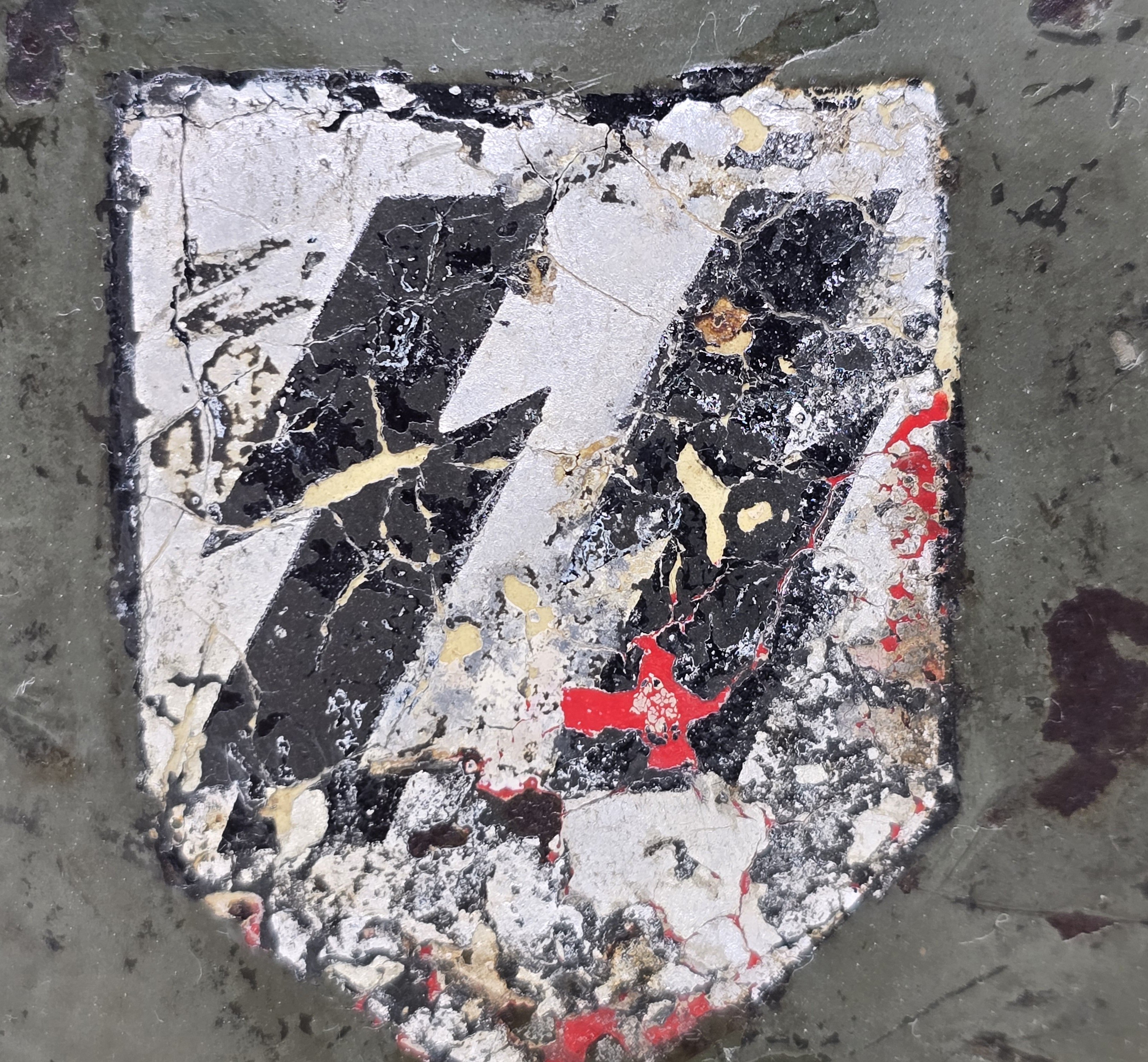 Heavy Combat Used Waffen-SS M35 Double Decal — image 14