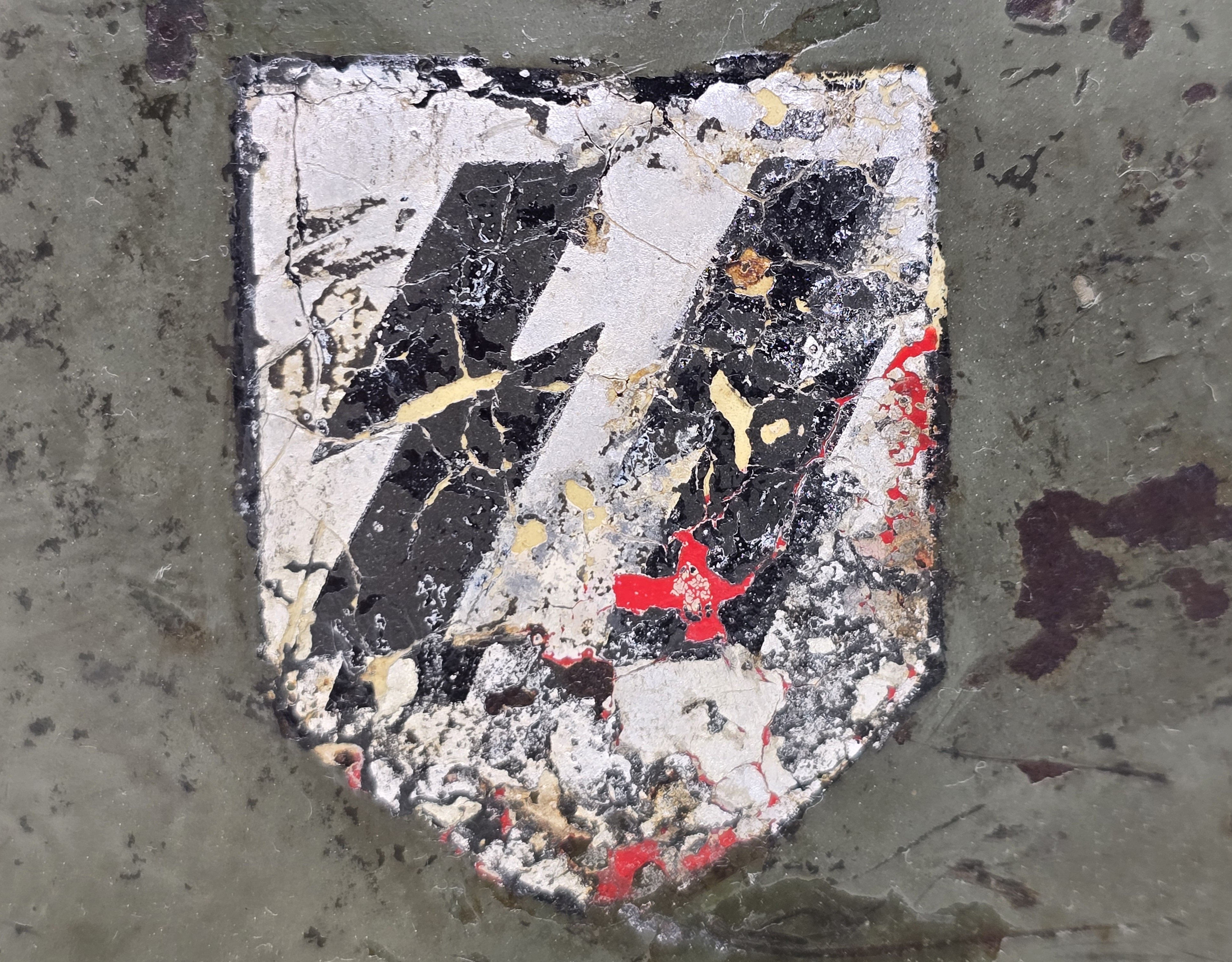 Heavy Combat Used Waffen-SS M35 Double Decal — image 19