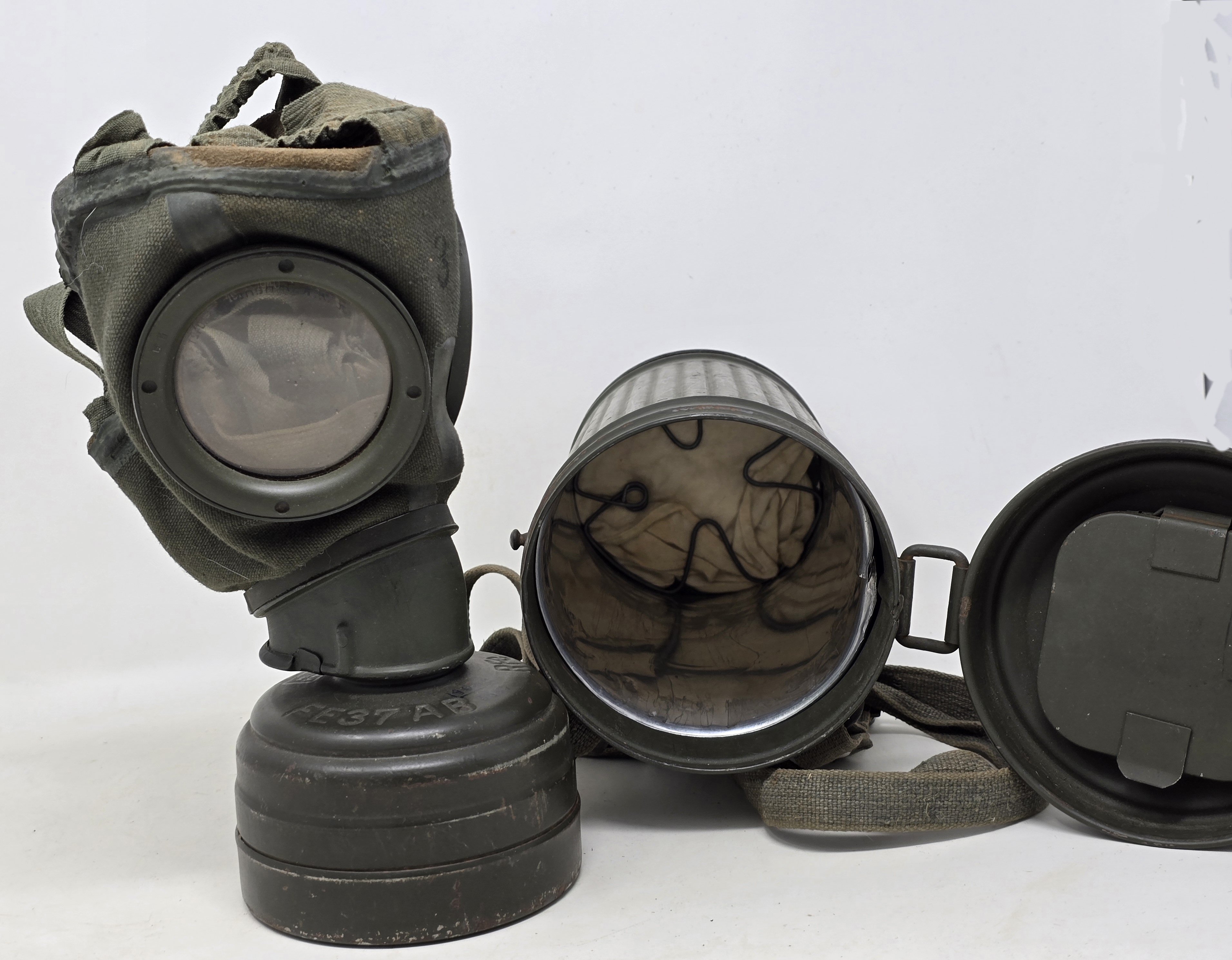 Minty, Complete Gas Mask — image 5