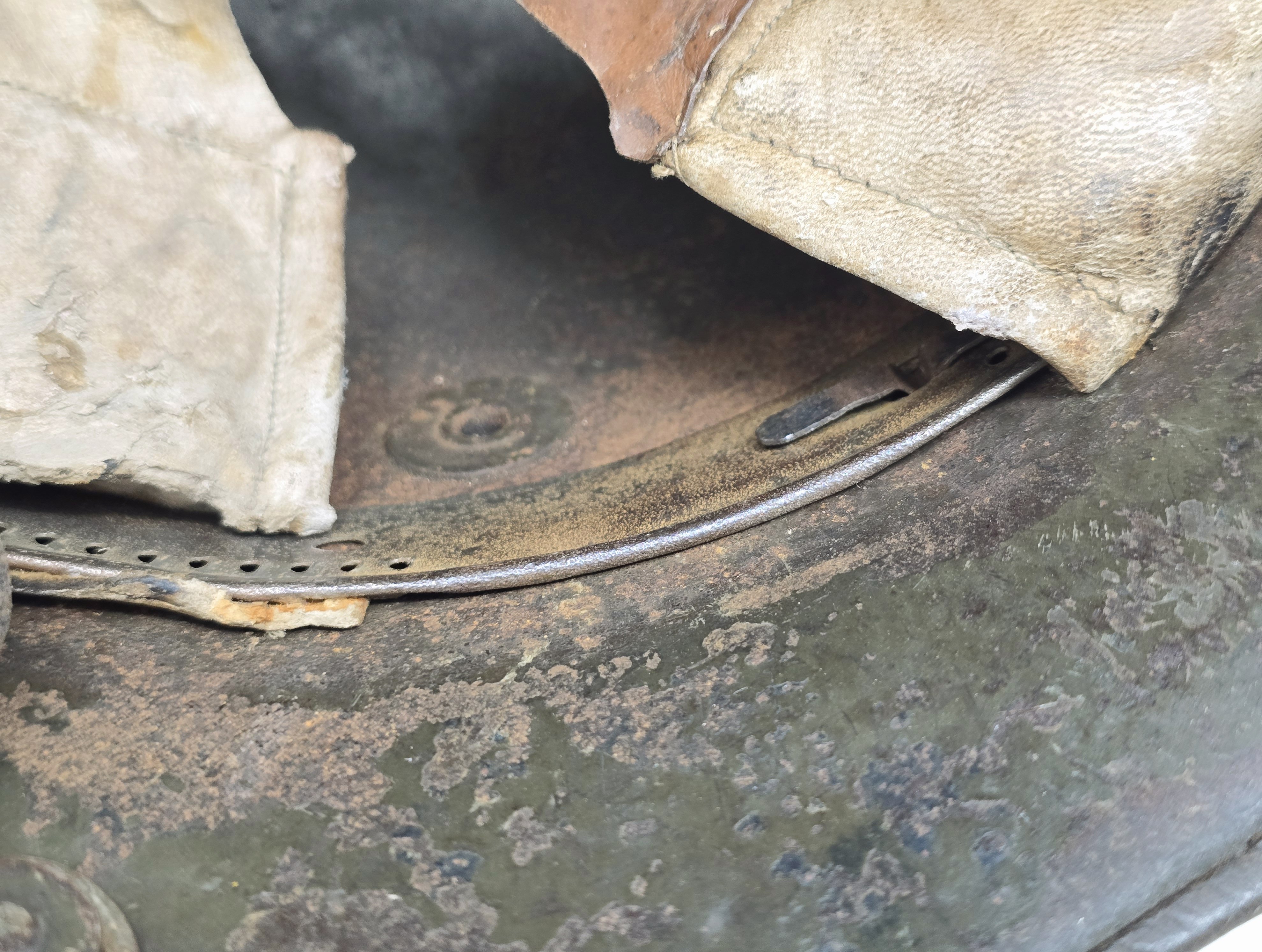 (Bill S.)WWI Imperial M16 Heer Guards Rgt. Helmet, Complete — image 2