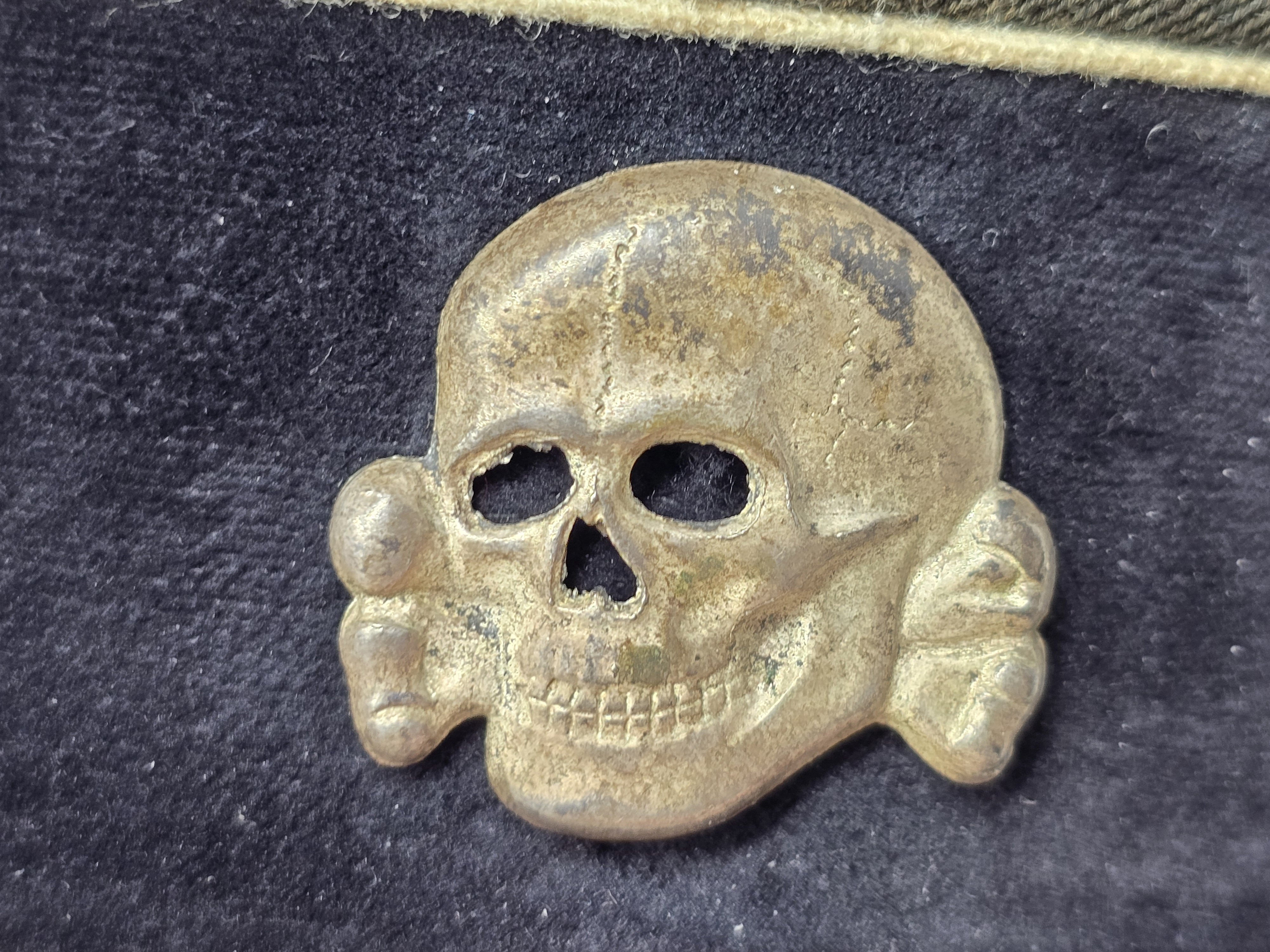 Outstanding Waffen-SS Officer's Visor Cap, Kleiderkasse — image 11