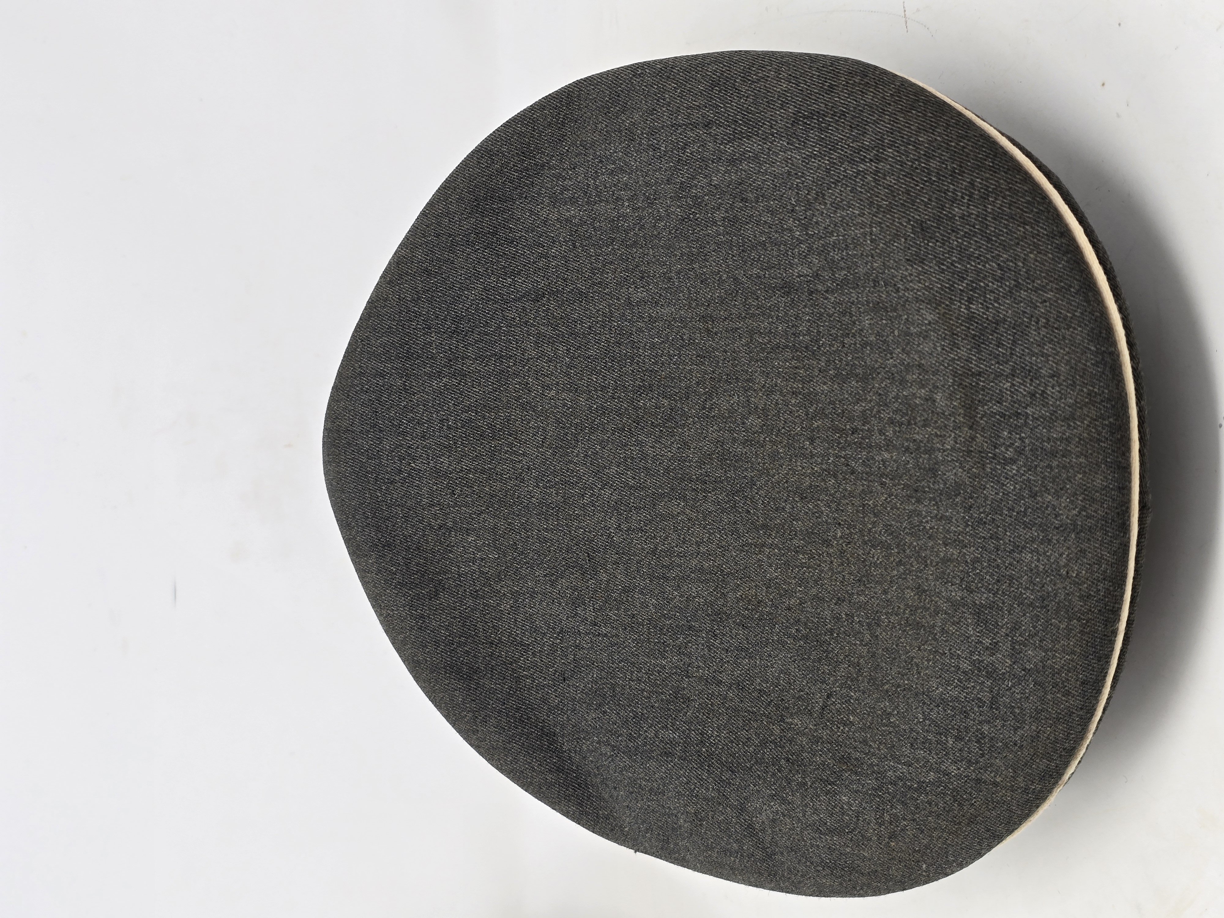 Outstanding Waffen-SS Officer's Visor Cap, Kleiderkasse — image 2