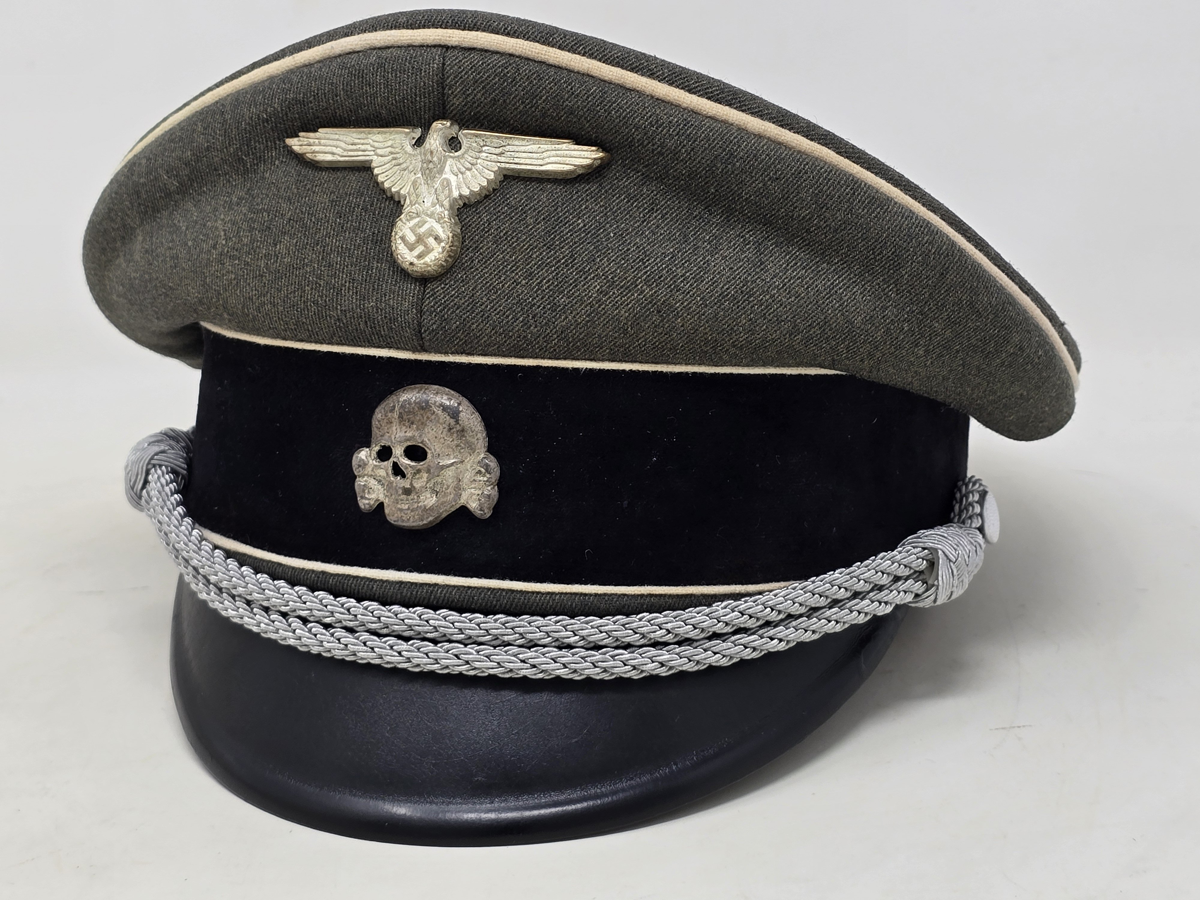 Outstanding Waffen-SS Officer's Visor Cap, Kleiderkasse — image 3