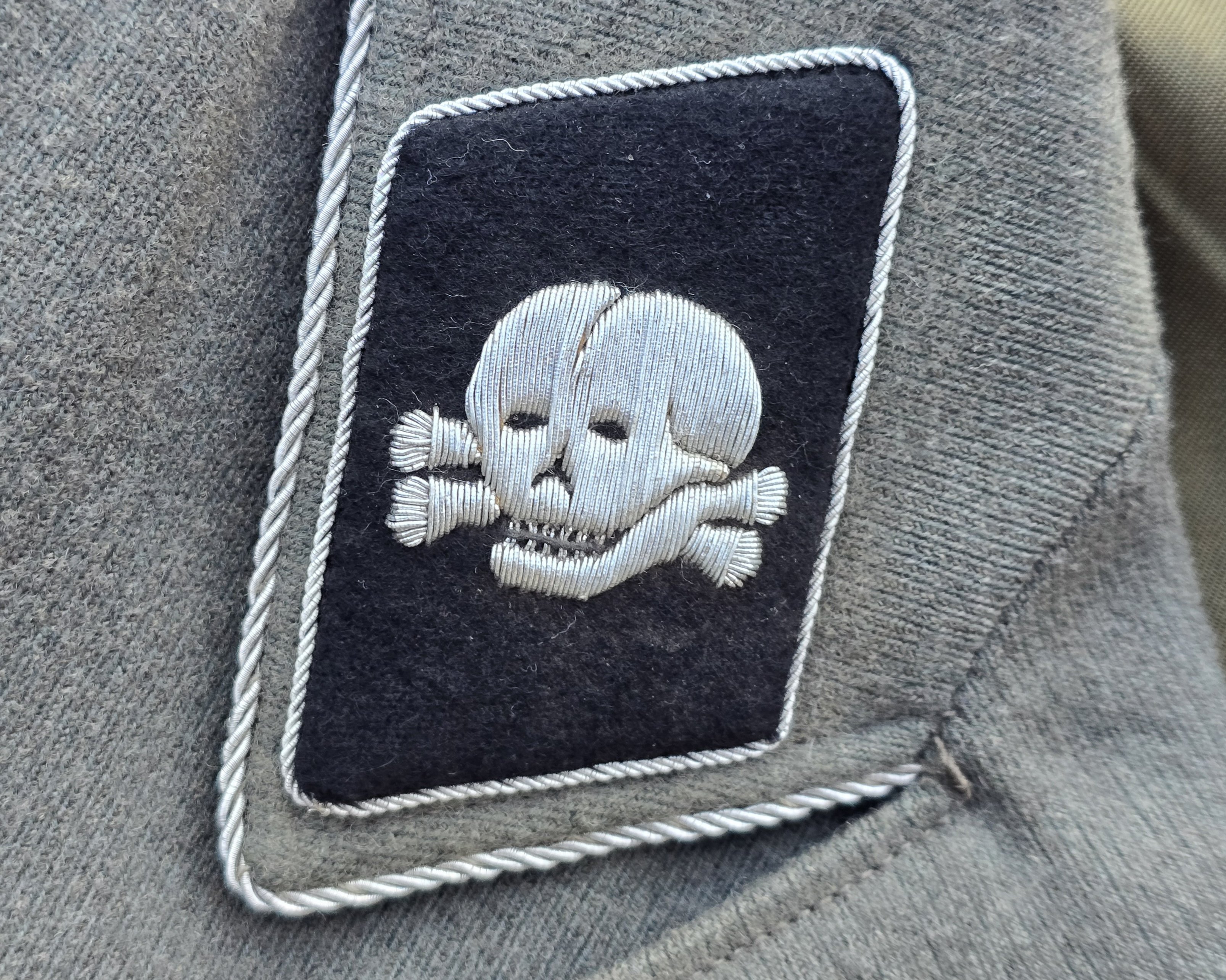 Fine, Rare SS-TV Officer's M36 Tunic, ,,Oberbayern' — image 10