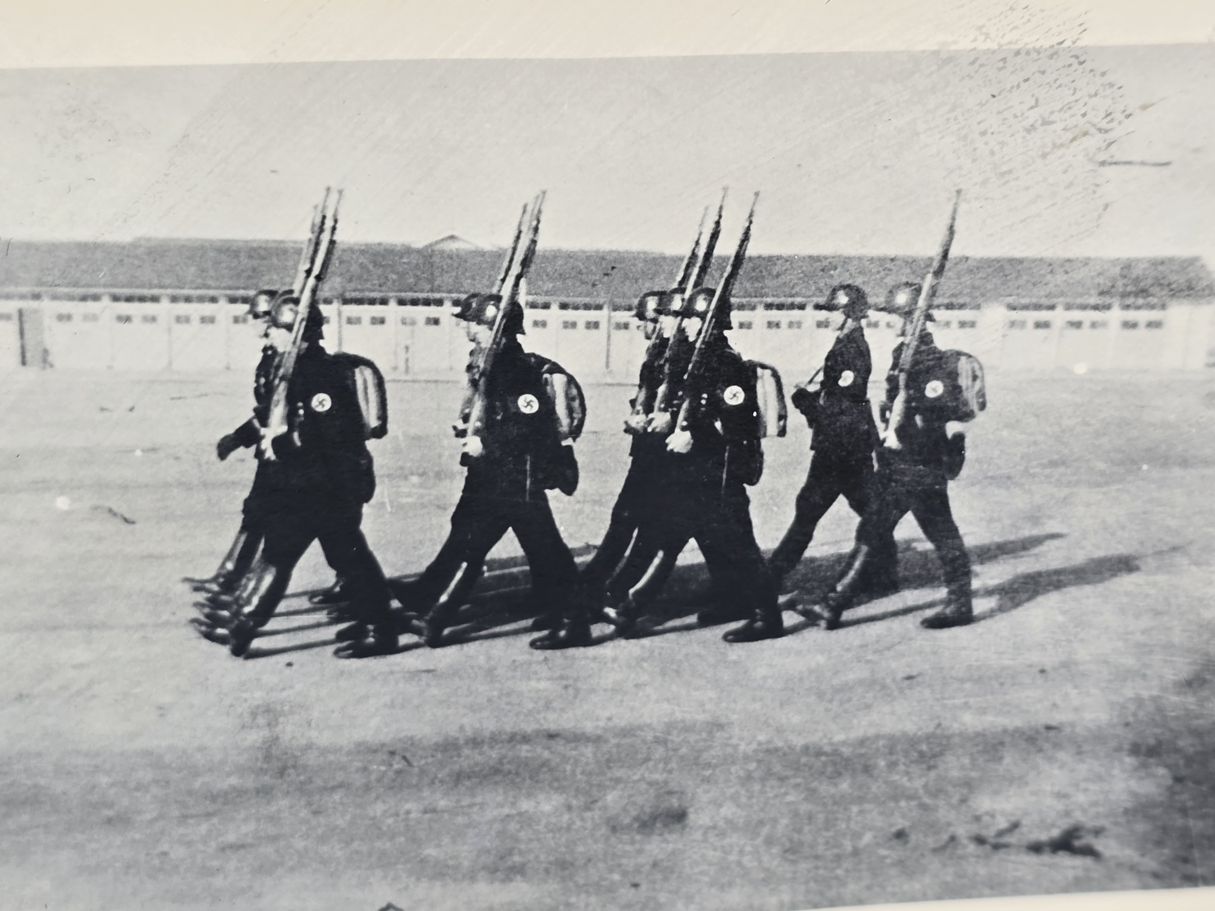 Desirable SS-VT ,,Germania' Photo Album — image 8