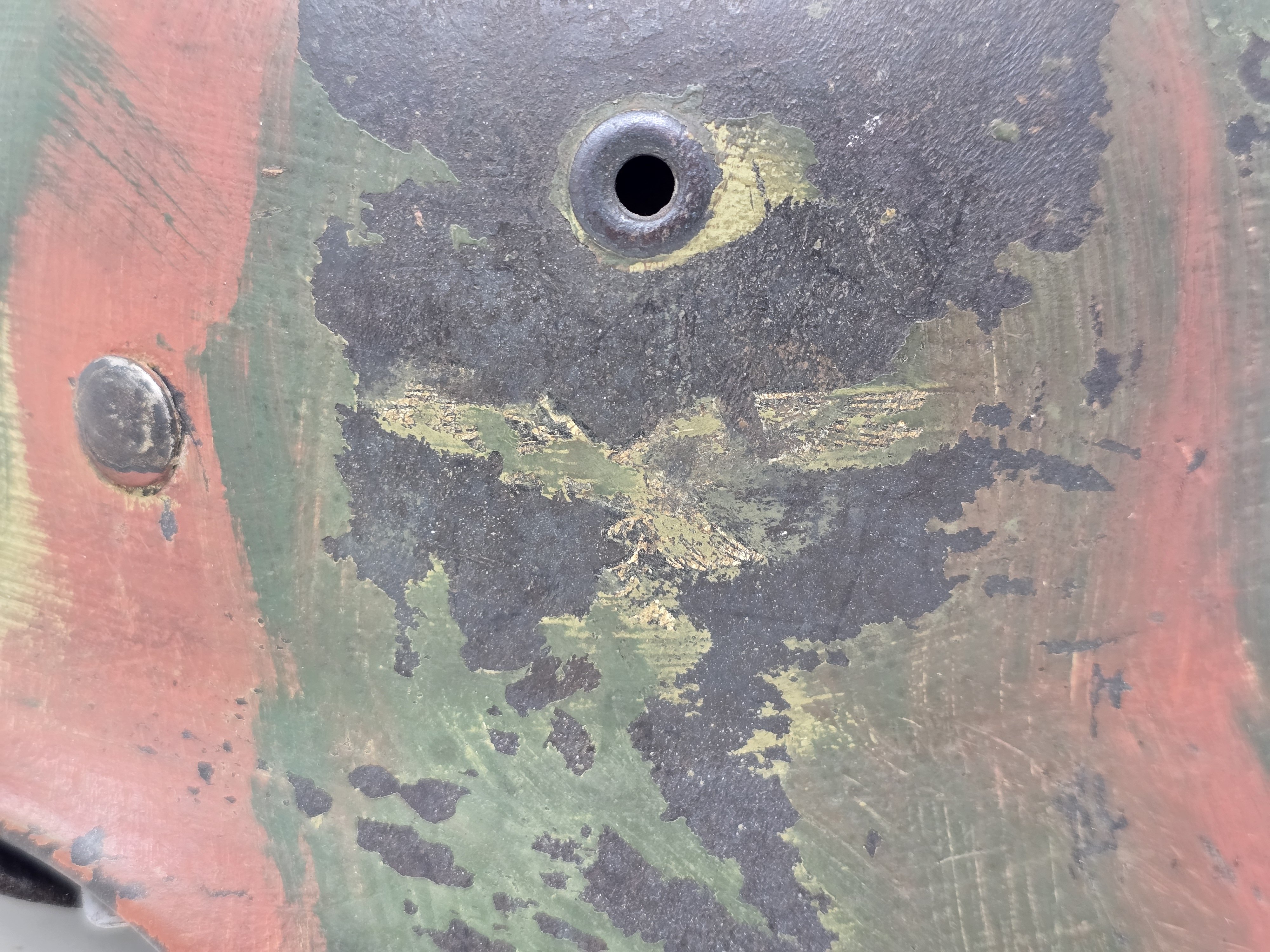 Stunning Luftwaffe Camouflage M40 Helmet — image 2