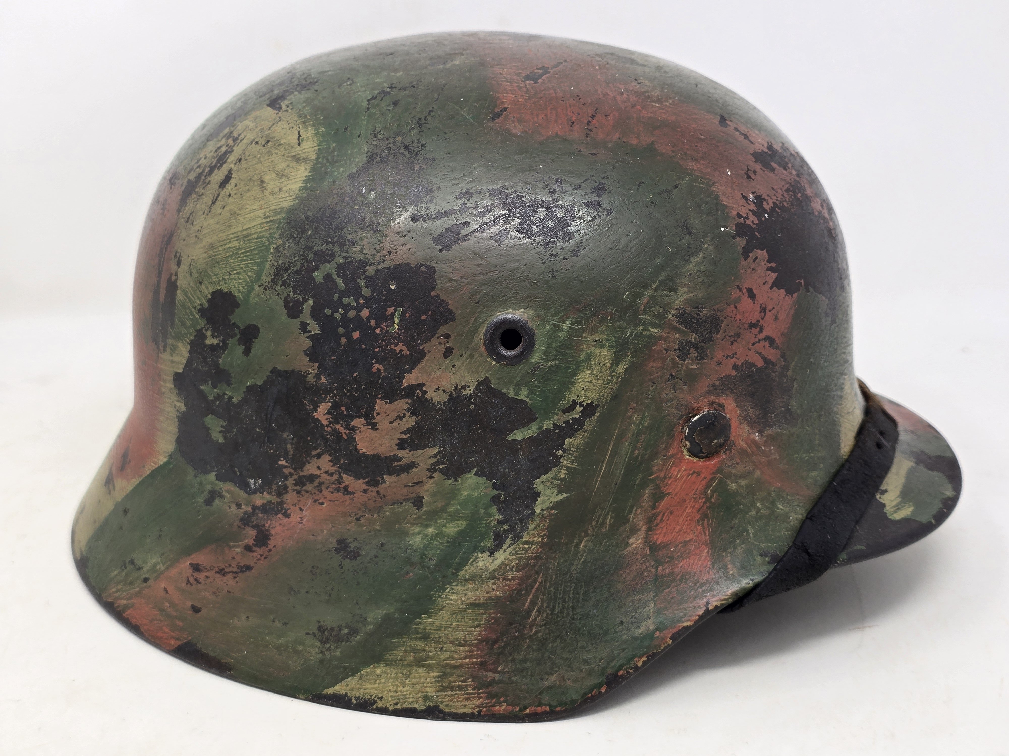 Stunning Luftwaffe Camouflage M40 Helmet — image 4